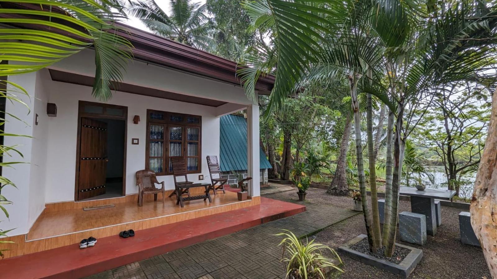 Lake Wind Habarana Room photo